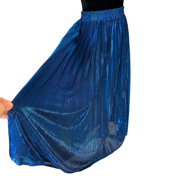 The SAVONNA Metallic Full Skirt - Picture 10 of 11